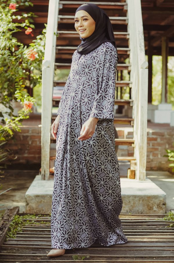 SURI PRINTED KAFTAN (HALE NAVY)