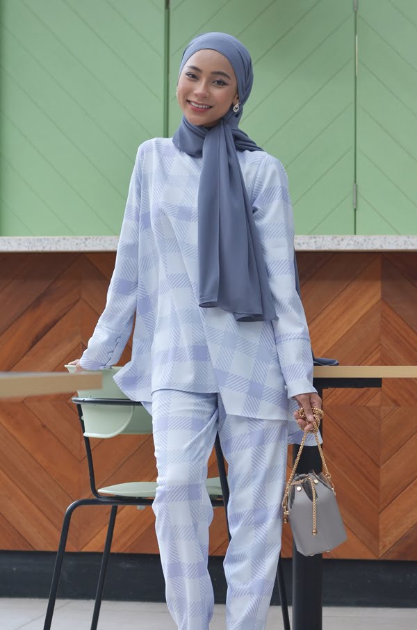 95d57322b6c5f6b5d32f750b1535a6a41599802147.jpg NERINA PANTS SET (BLUE BELL)