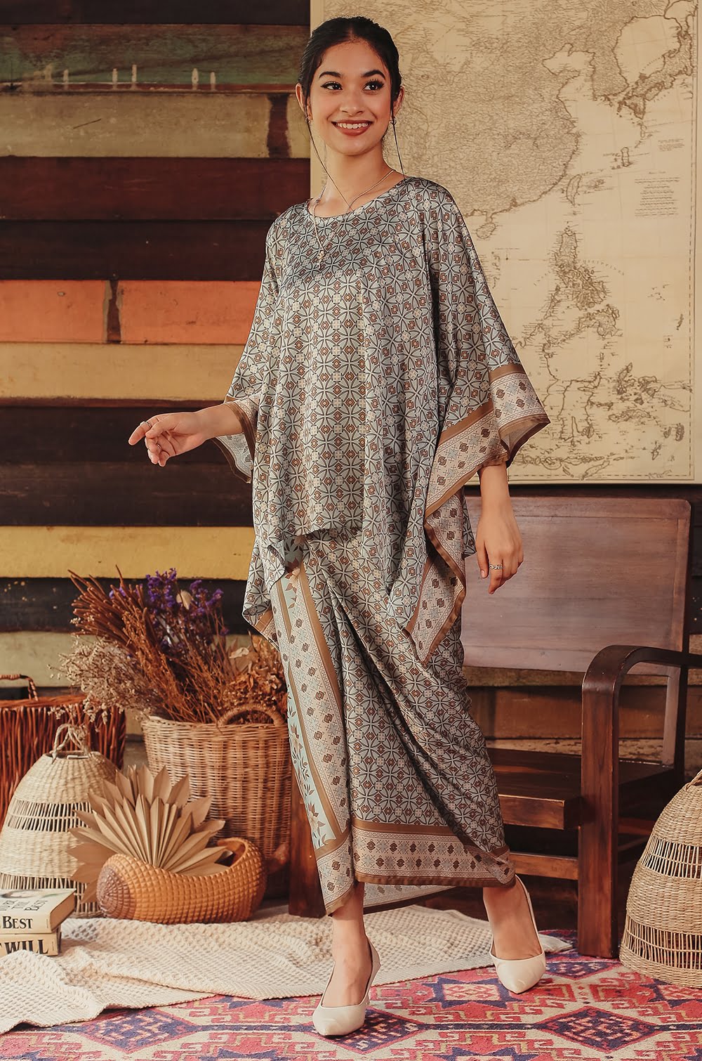 DAHLIA BATIK PAREO (PALLADIAN BLUE)