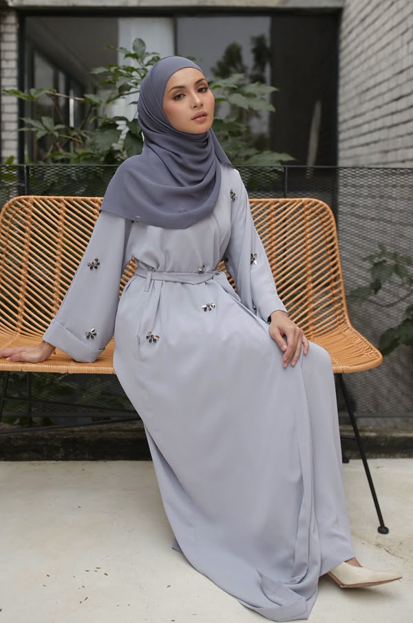 996c08d4101d2f2d73a97bcf2ff9623d1621390623.jpg WADEENA ABAYA (BLUE GREY)