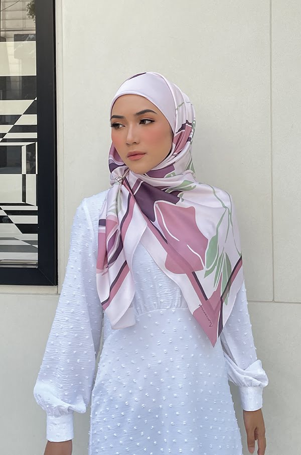 9a852c7f8b177704eeb59914189ea4a11647931452.jpg MYLAA PRINTED SQUARE (MAUVE MIST)