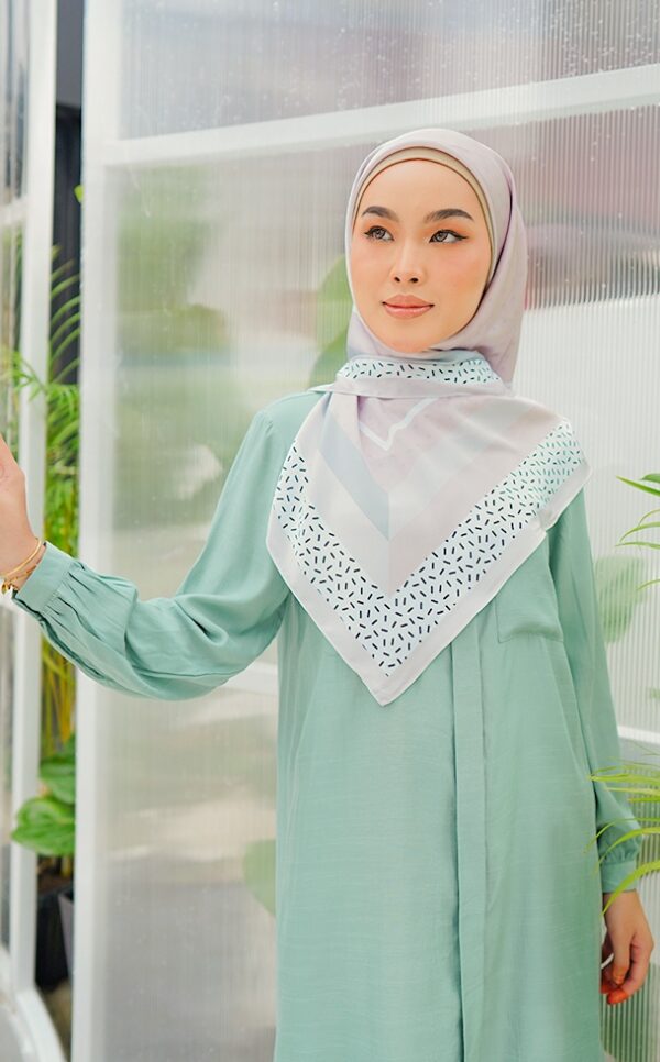 9cca57b359b957b86d328c94252fcbf51656643326.jpg CECILIA PRINTED SQUARE (POWDER GREEN)
