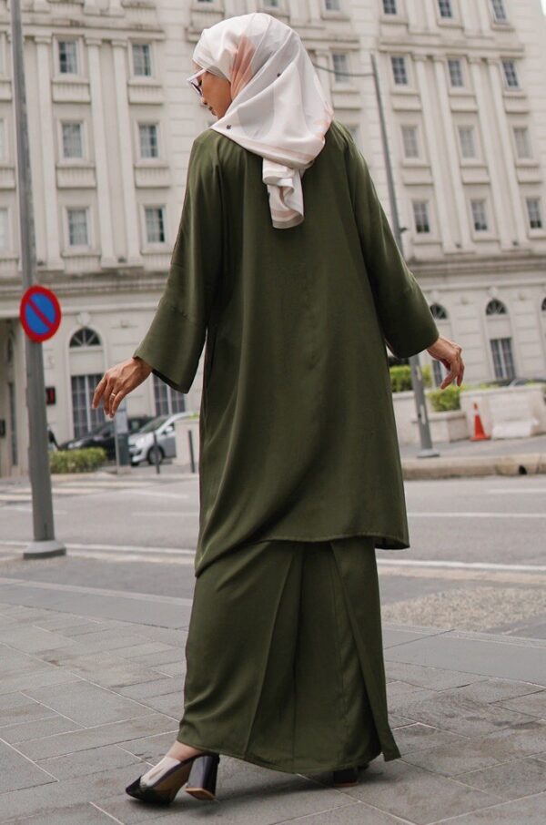 MADONNA PLAIN KURUNG (ARMY GREEN)