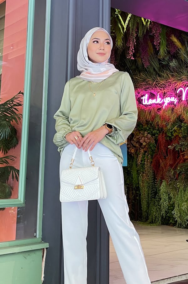 ELISA PLAIN TOP (PISTACHIO GREEN)