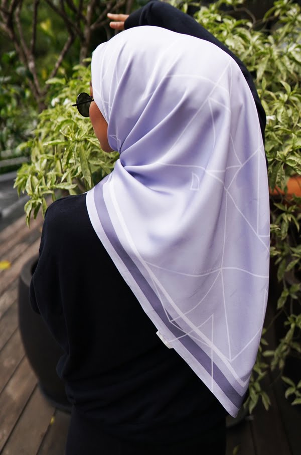 ATILIA PRINTED SQUARE (PIGEON BLUE)
