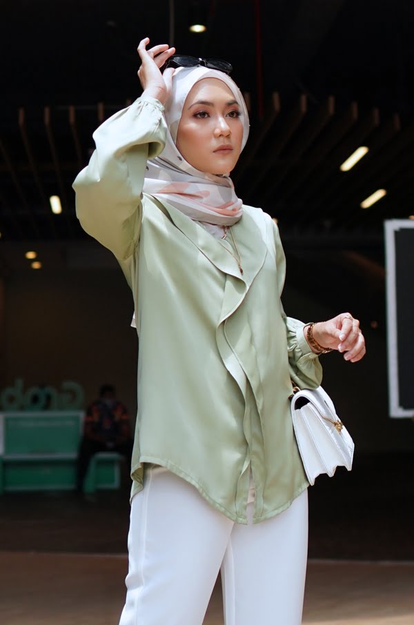 LAYLA RUFFLE TOP (PISTACHIO GREEN)