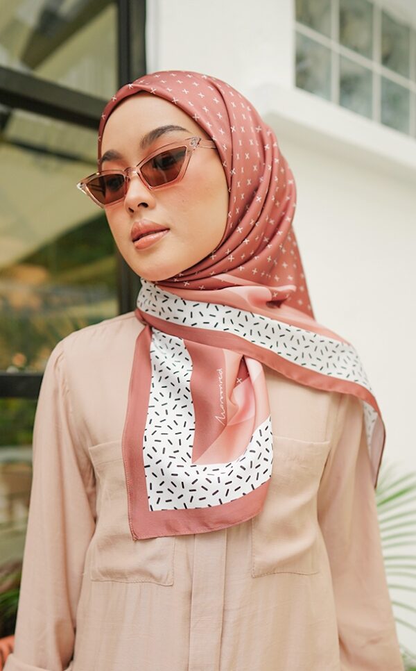CECILIA PRINTED SQUARE (DARK CORAL)