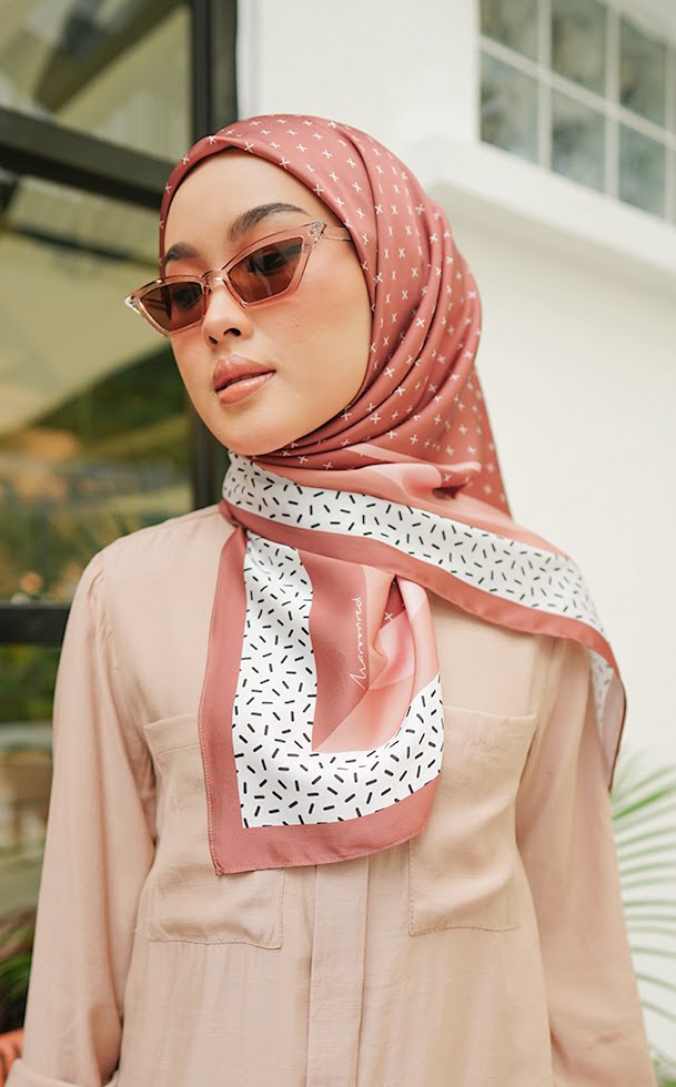 CECILIA PRINTED SQUARE (DARK CORAL)