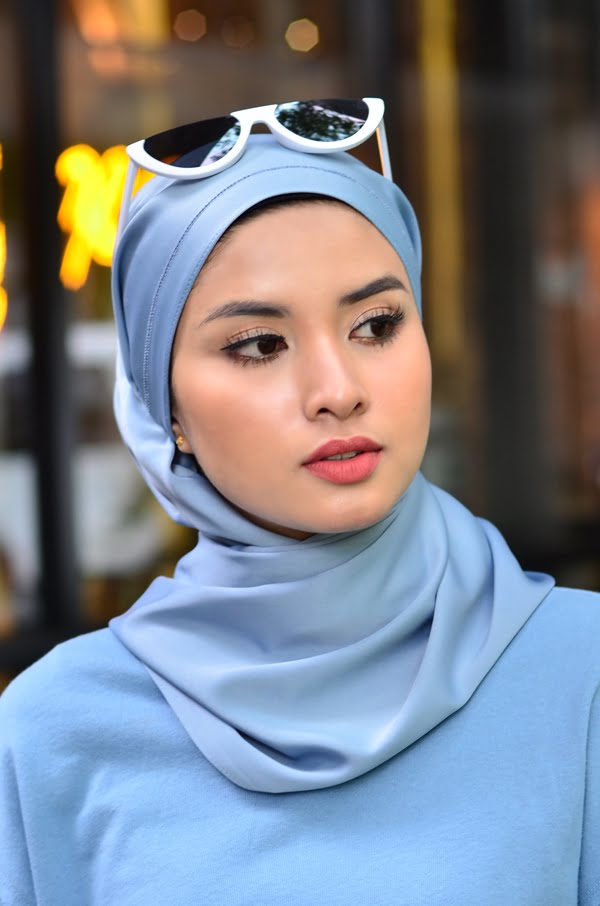ae1e1c63d479afd231c4f9237ce6d97f1578474251.jpg BASIC PLAIN SHAWL EYELASH (RUSSIAN BLUE)