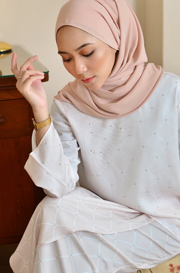 b346b73b0cd81d6ddd2563b73a376c581593148339.jpg LUNA KURUNG MODERN (NUDE)