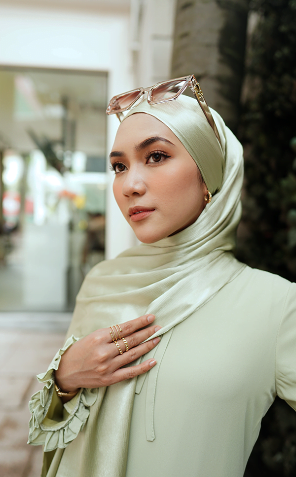 b36ea56a9dba49e271456c964de6ef041656140940.png MEDYNA TEXTURE PLAIN SHAWL (GREEN TEA)