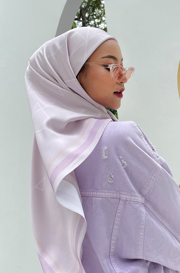 b3fa4e25e838cb70ac11f0931ff7cd021625034830.jpg ATILIA PRINTED SQUARE (LILAC CREAM)