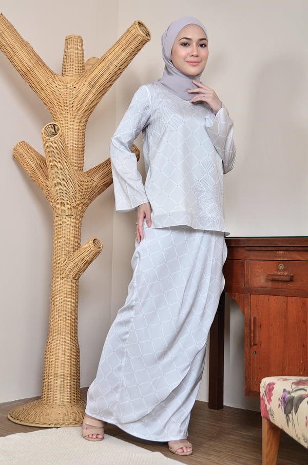 b4c57f872486736dd993857a8abeed161593148037.jpg LUNA KURUNG MODERN (GREY)