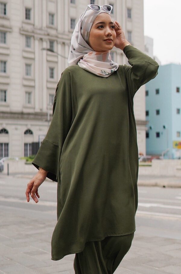 MADONNA PLAIN KURUNG (ARMY GREEN)