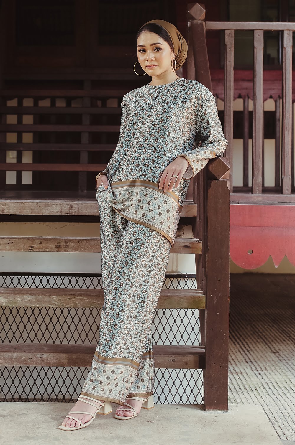 DAHLIA BATIK PANTS (PALLADIAN BLUE)