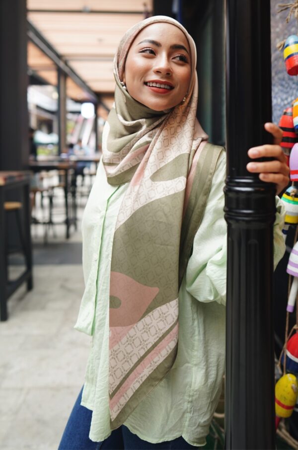RUBY PRINTED SQUARE (MOSS GREEN)