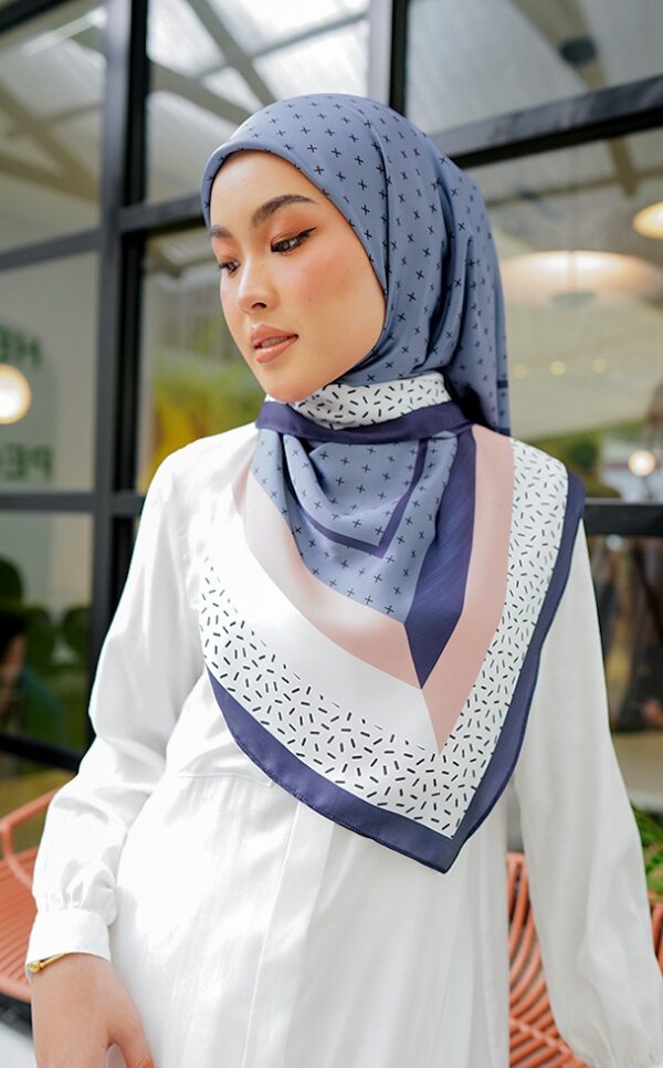 b8e1b7560bf58f9cfb752a1862fc72801656643550.jpg CECILIA PRINTED SQUARE (FADED BLUE)