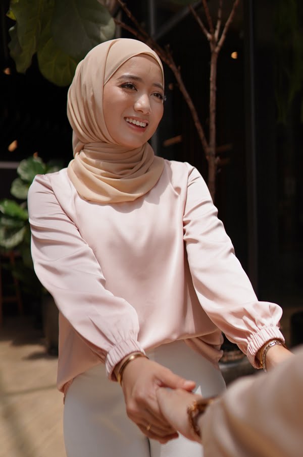 ELISA PLAIN TOP (LIGHT PINK)