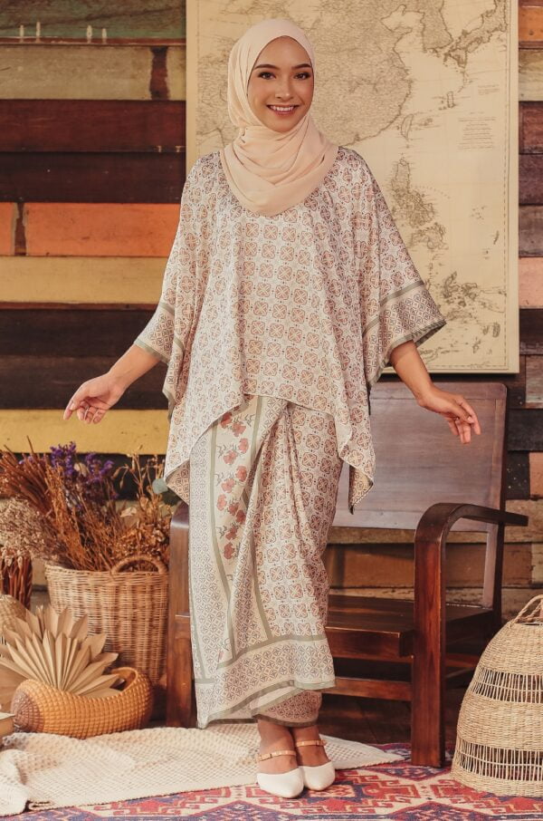 bf5ff472d87237300c259925ac95bb3a1648183929.jpg DELIMA BATIK PAREO (CREAM LIME)