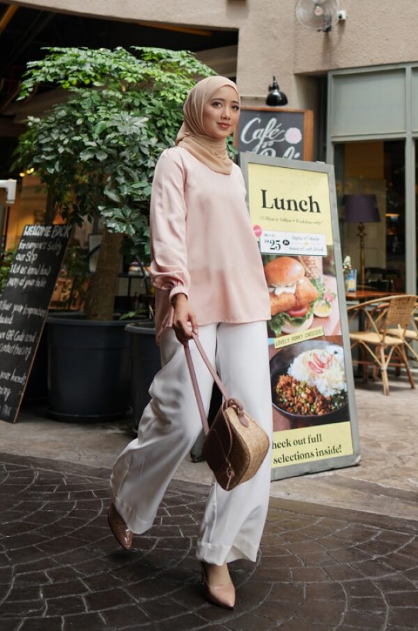ELISA PLAIN TOP (LIGHT PINK)