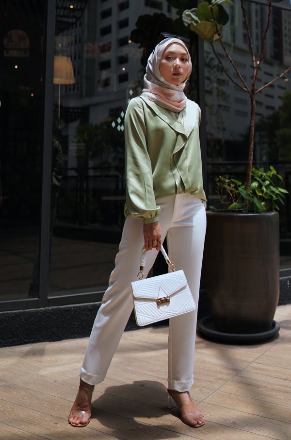 LAYLA RUFFLE TOP (PISTACHIO GREEN)