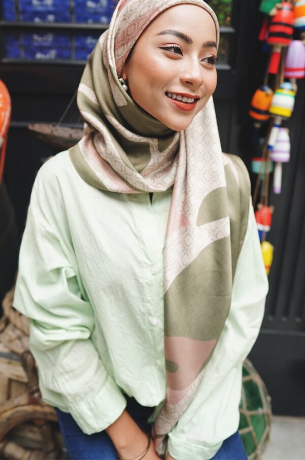 RUBY PRINTED SQUARE (MOSS GREEN)