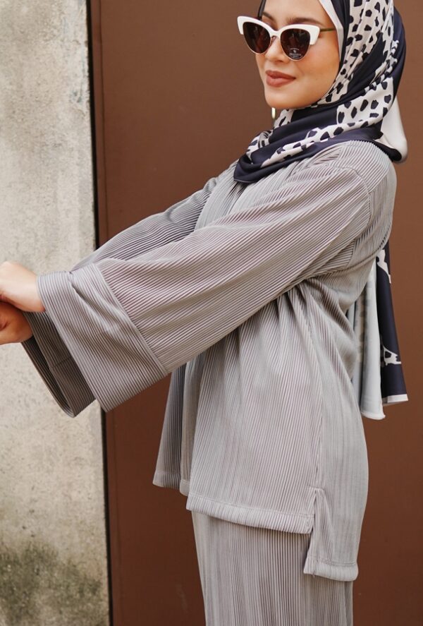 CAMILA PLEATED SET (LAVA GREY)
