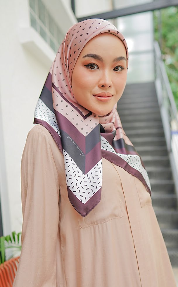 CECILIA PRINTED SQUARE (PINK PURPLE)