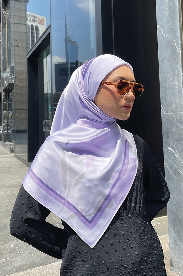 d15db6513e0abfc36d66b162e9ca91971647931625.jpg MYLAA PRINTED SQUARE (PALE LAVENDER)