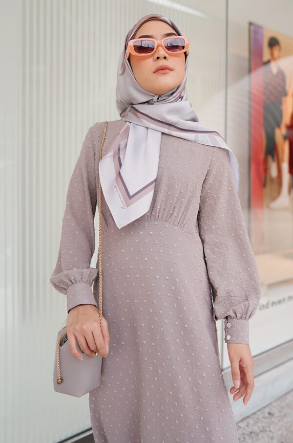 da27eb2e2ea0290a2b43c2cb7168289e1644033281.jpg KYLIE DRESS (KOALA GREY)