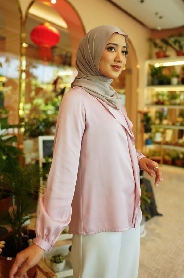 da51d128dcf33f5c1cdd4855de1974261622806862.jpg LAYLA RUFFLE TOP (BLUSH PINK)