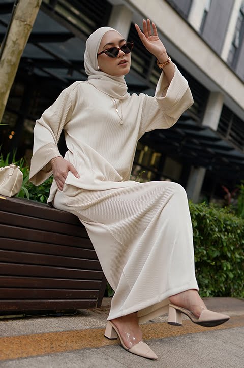 CAMILA PLEATED SET (BEACH SAND)