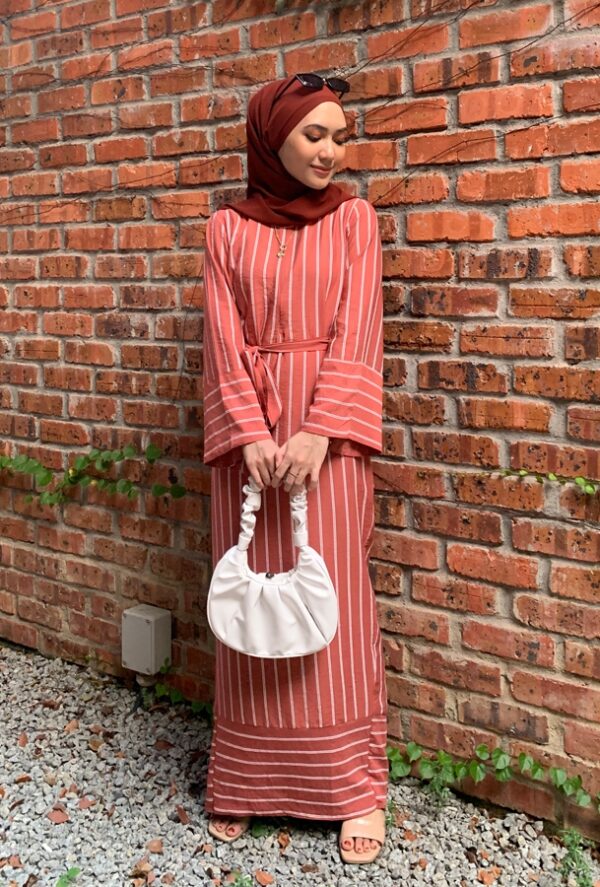 CANDY STRIPED DRESS (DARK AMBER)
