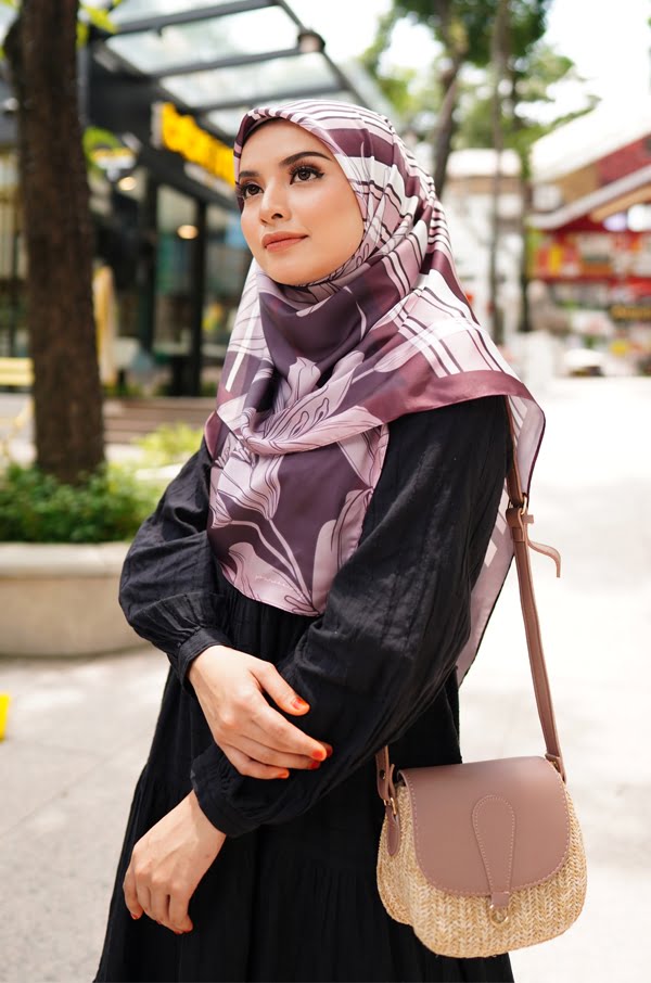 THEA PRINTED SQUARE (DARK MAROON)