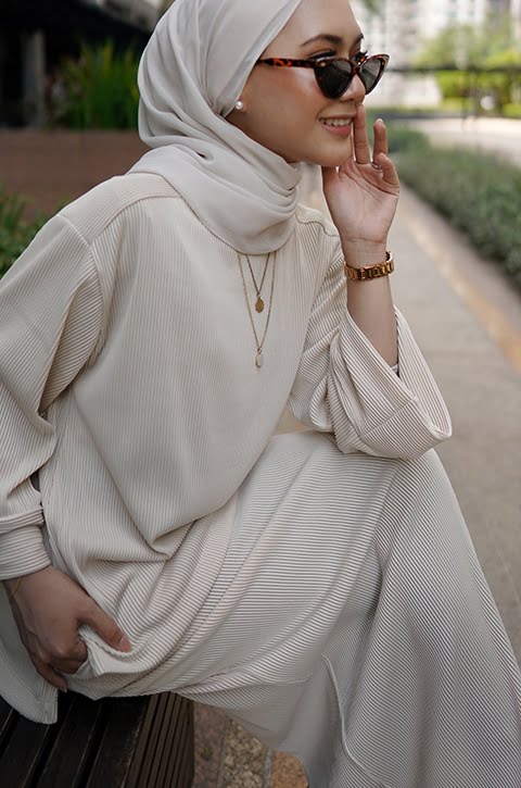 CAMILA PLEATED SET (BEACH SAND)