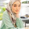 ea5145163f9e730abb151613b9c0d8901656642690.jpg MOLLY PRINTED SQUARE (MATTE GREY)