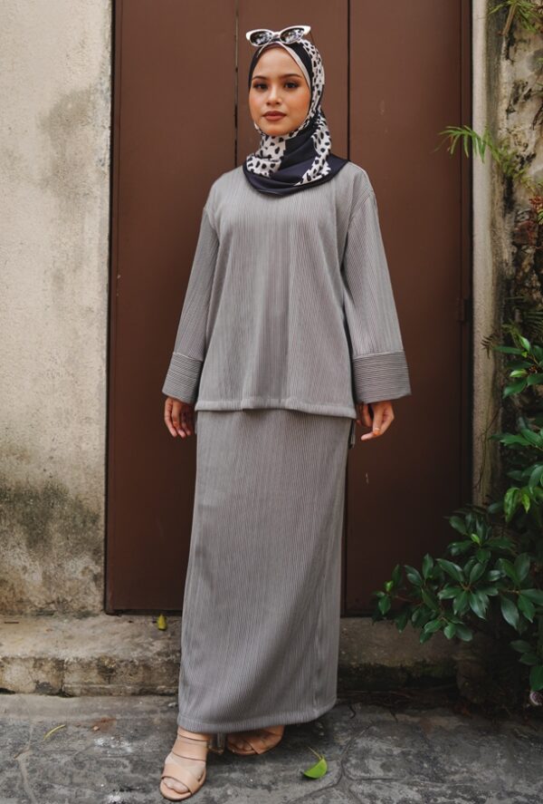 CAMILA PLEATED SET (LAVA GREY)