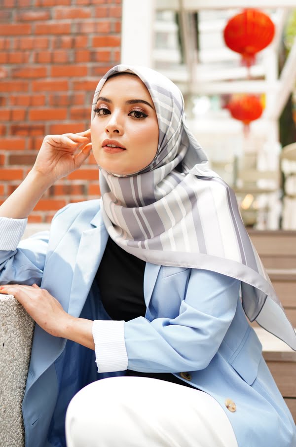 THEA PRINTED SQUARE (FANTASY BLUE)