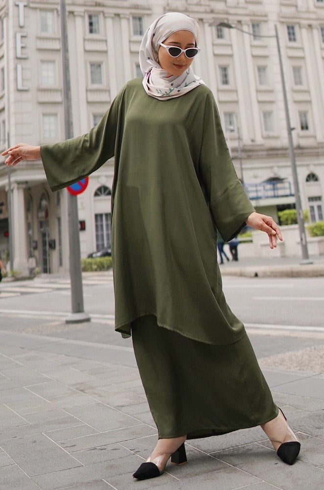 f6e47c344a63b5acf32345a3627d8e081610002126.jpeg MADONNA PLAIN KURUNG (ARMY GREEN)