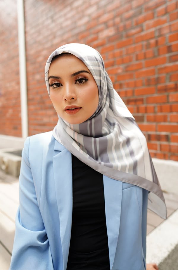 THEA PRINTED SQUARE (FANTASY BLUE)