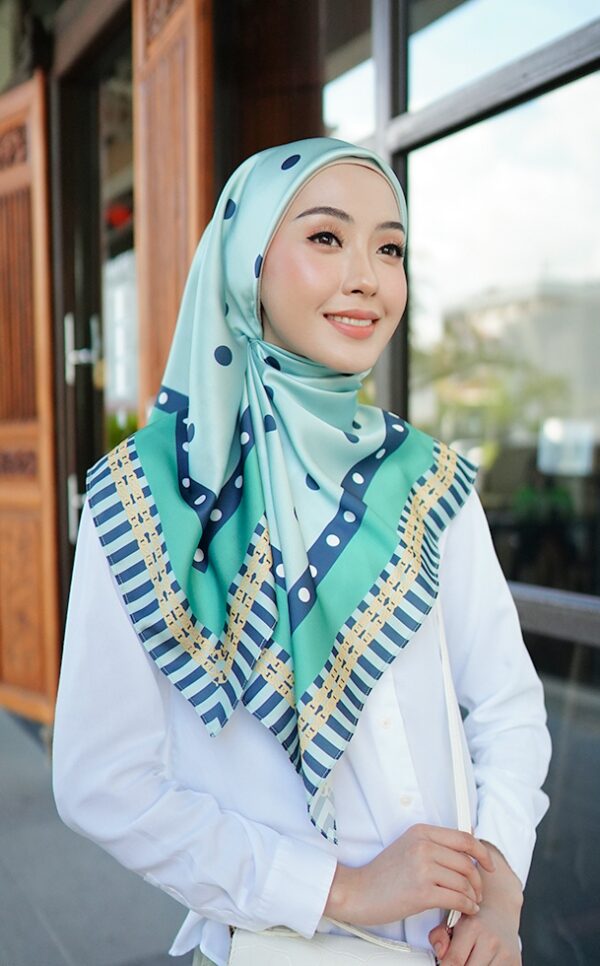 fa760ec050f863007c3766c728af95041656642343.jpg MOLLY PRINTED SQUARE (TURQUOISE)
