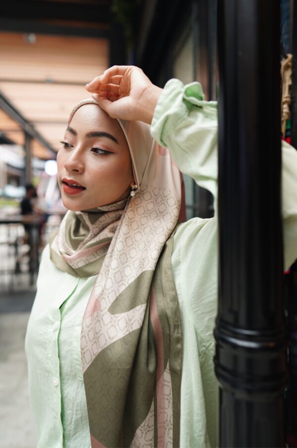 RUBY PRINTED SQUARE (MOSS GREEN)