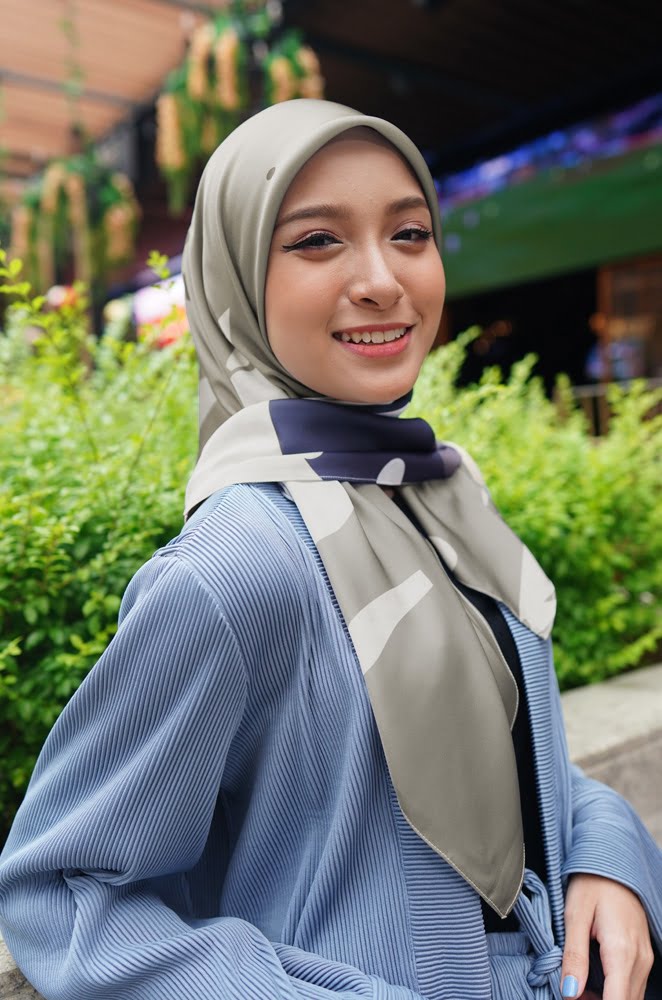 GHANIA PRINTED SQUARE (GREY)