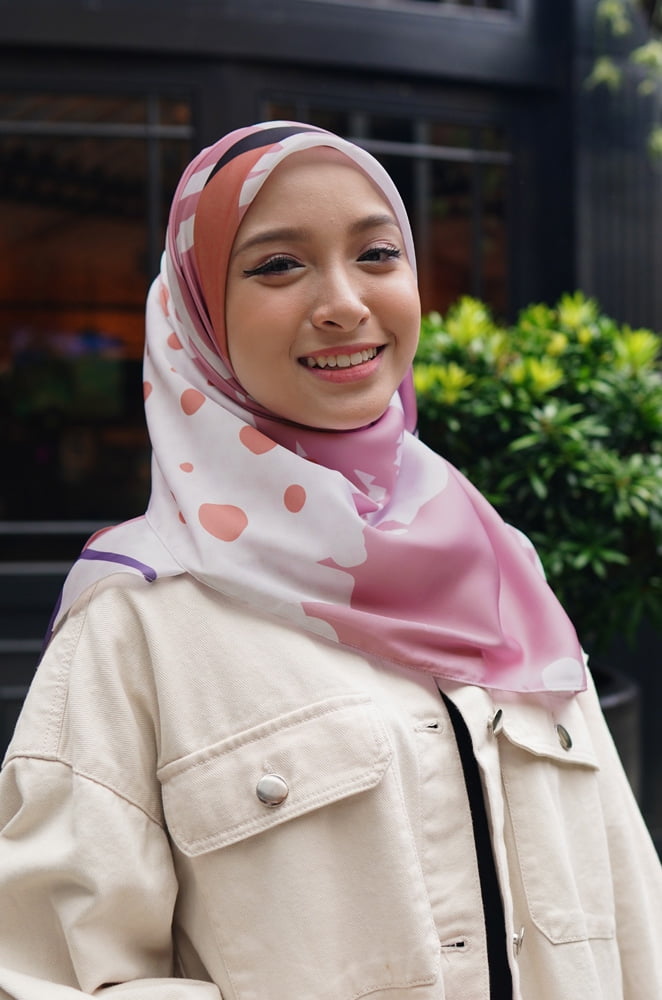 GHANIA PRINTED SQUARE (PINK PURPLE)
