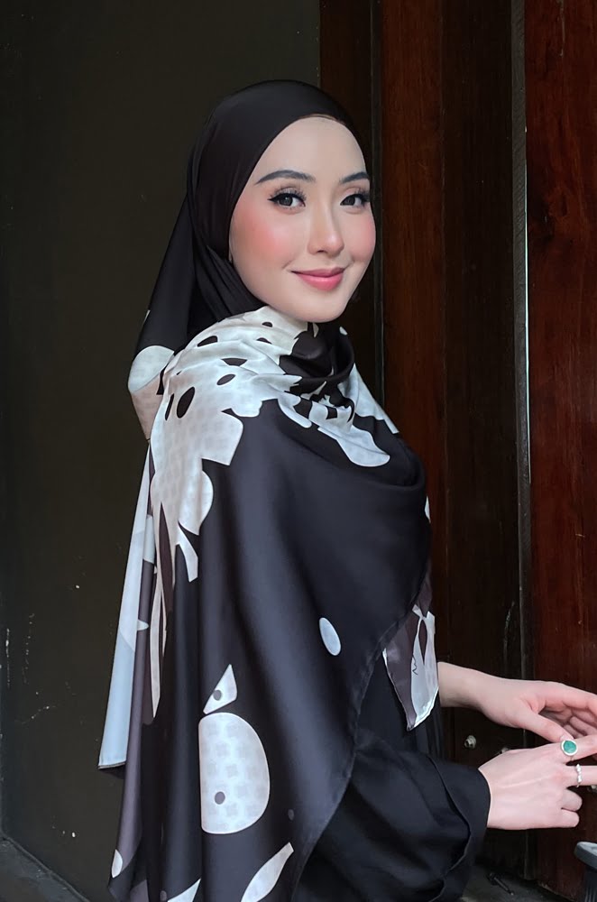 GHANIA PRINTED SHAWL (BLACK)