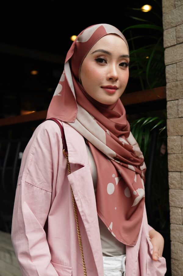 GHANIA PRINTED SHAWL (CORAL PINK)
