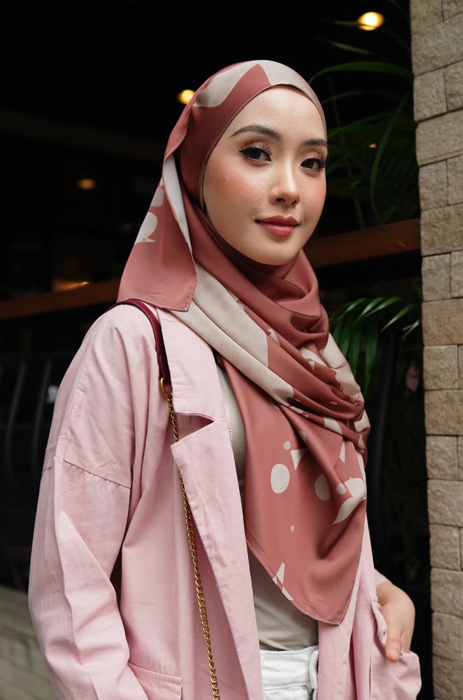 GHANIA PRINTED SHAWL (CORAL PINK)