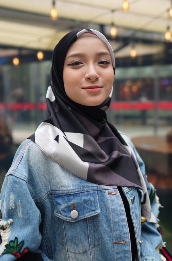 GHANIA PRINTED SQUARE (BLACK)
