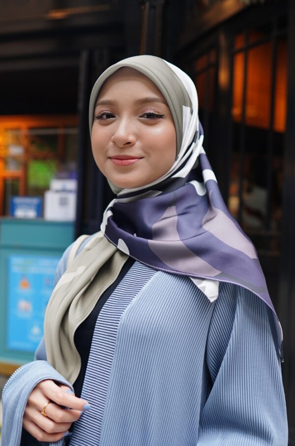 GHANIA PRINTED SQUARE (GREY)