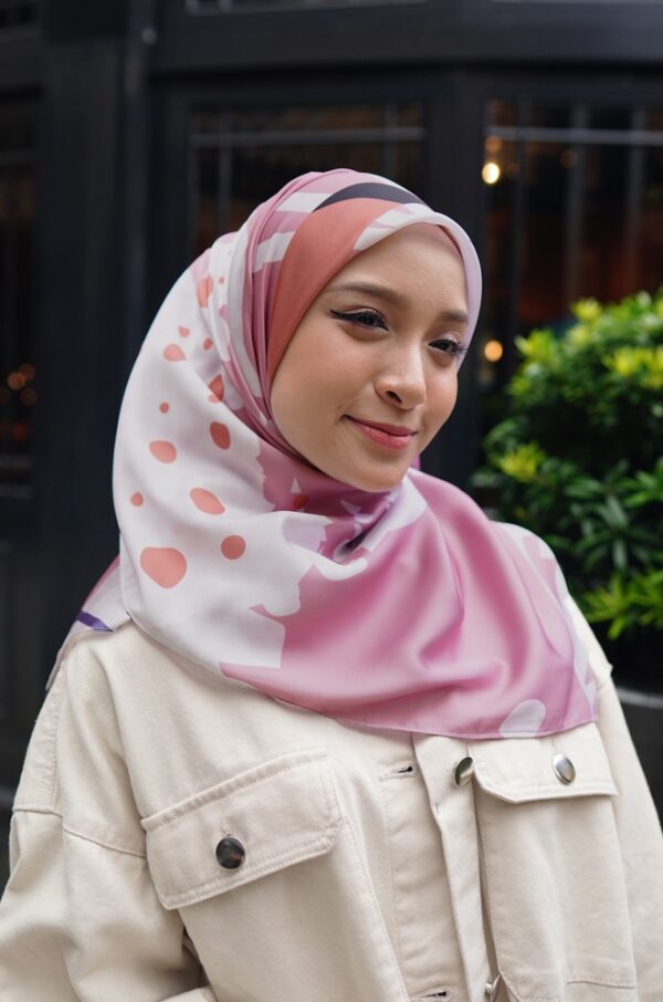 GHANIA PRINTED SQUARE (PINK PURPLE)